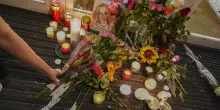 Firenze, in centinaia alla fiaccolata per Lorena Isceri, uccisa dall&rsquo;ex sulla A1