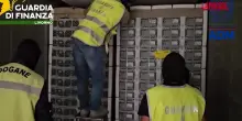 Livorno, sequestrati dalla Gdf oltre 50 chili di cocaina al porto
