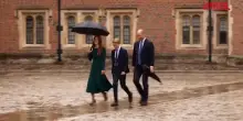 Primo giorno di scuola di George a Eton, il principino accompagnato da William e Kate