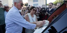 Femminicidio Lorena Isceri, i funerali della 45enne uccisa dall&rsquo;ex compagno Federico Vella