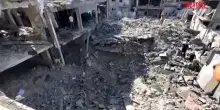 Gaza, attacco israeliano su Bureij: edifici rasi al suolo e residenti tra le macerie