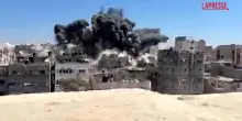 Gaza, bombardamento israeliano su campo profughi nella Striscia
