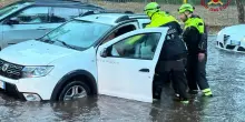 Maltempo, due donne morte a Udine e Siena. Disagi a Roma e Milano