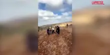 Cisgiordania, un video mostra soldati israeliani sparare contro civili palestinesi