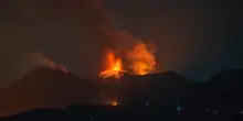 Etna, nuova allerta rossa per la cenere: nube alta quattro chilometri