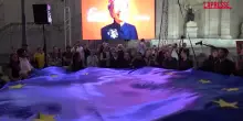Emma Bonino, una bandiera dellUe sventola alla veglia civile