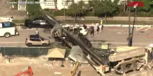 Usa, una gru in un cantiere a Miami crolla su un container con due operai all&rsquo;interno