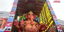 India, al via il Ganesh Chaturthi: strade invase dalle statue della divinit&agrave; dalla testa di elefante