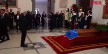 Funerali Emma Bonino, il presidente Mattarella saluta Giovanni e Domenica Bonino