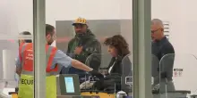 Migranti, l&rsquo;Italia proroga di 15 giorni i controlli per chi arriva dalla Spagna. Madrid risponde con la stessa misura