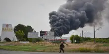 Ucraina, Kiev attacca siti energetici in Russia. Zelensky: &ldquo;Risposte concrete ai raid di Mosca&rdquo;
