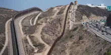 Migranti, tra Usa e Messico una barriera lunga oltre 1000 km: le foto