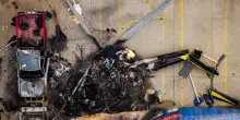 Elicottero della Nbc si schianta in un quartiere di Los Angeles, tre vittime &ndash; Le foto