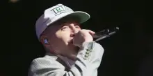 Macklemore escluso dal tour di Ed Sheeran, anche gli altri supporter lasciano in solidariet&agrave; con il rapper