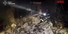 Ucraina, attacco russo su Odessa: i soccorritori tra le macerie