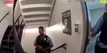Minneapolis, le bodycam della polizia riprendono una sparatoria in un condominio