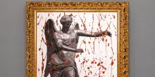 Brescia, la Vittoria Alata si &lsquo;sporca&rsquo; di sangue: l&rsquo;opera al Museo di Santa Giulia
