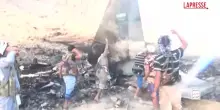 Yemen, gli Houthi diffondono un video dei ribelli davanti a un caccia saudita abbattuto