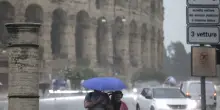 Meteo Roma, bomba d&rsquo;acqua sulla Capitale. Allerta maltempo in 12 regioni