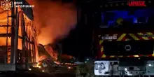 Ucraina, droni russi su Zaporizhzhia: in fiamme centro commerciale