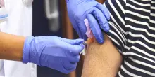Influenza e vaccini, dai 60 anni s&igrave; alle formule potenziate