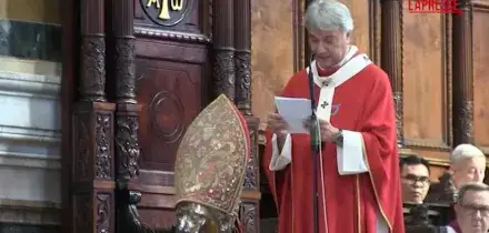 Napoli, lappello di don Mimmo: "San Gennaro liberaci dalla camorra"