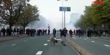 LAia, corteo di gruppi di estrema destra: tensione con la polizia