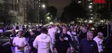 Rozzano, la manifestazione dei cittadini: "Siamo stufi del degrado. Non siamo razzisti"