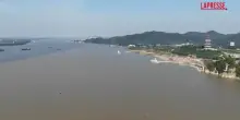 Cina, il raro fenomeno "bicolore" alla confluenza tra il fiume Yangtze e il lago Poyang