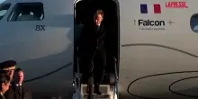 Francia, Macron in visita a Saint-Pierre-et-Miquelon: la calorosa accoglienza