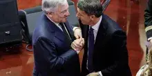 Renzi posta foto di Tajani in minigonna: &ldquo;Ormai &egrave; un meme&rdquo;