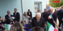 Amatrice, un bambino chiede a Mattarella: "Puoi rimettere il S&igrave; nell&rsquo;inno nazionale"