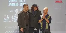 Johnny Depp a Shanghai per la sua prima mostra personale in Cina