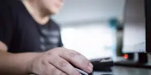 Adolescenti tra rabbia e social, lo psichiatra e le mancanze dei genitori