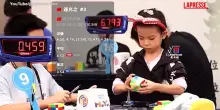 In Cina una bambina da record: svolge il cubo di Rubik in poco pi&ugrave; di 4