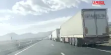 Turchia, fila infinita di camion verso il confine con lIran