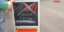 Scuola, a Milano lopera dellartista Meyer contro il tetto del 30%