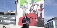 Milano, inaugurato il murales dedicato a Sandro Pertini: le foto della cerimonia