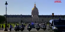Papa in Francia, Leone XIV allEliseo da Macron: il corteo e laccoglienza sul tappeto rosso