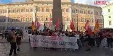 Scuola, protesta degli studenti fuori da Montecitorio: "No a Dl razzismo"