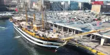 Nave Amerigo Vespucci a Napoli, a bordo il trofeo dell&rsquo;America&rsquo;s Cup