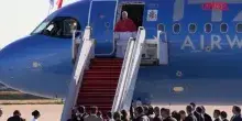 Papa Leone XIV arrivato in Francia, accolto da Macron