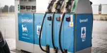 Carburanti, pressing sul governo: &ldquo;Fissare price cap come l&rsquo;Eni&rdquo;