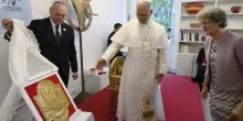 Papa Leone XIV in Francia: &ldquo;La storia non &egrave; scritta da chi sembra vincere, ma da chi avvia processi di pace&rdquo; &ndash; La diretta