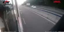 Perugia, 15enne ruba un suv e sperona unauto sulla E45