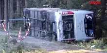 Germania, pullman esce di strada e si ribalta: 2 morti e 26 feriti