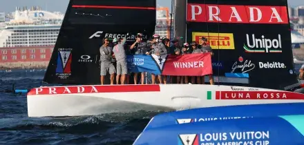 America&rsquo;s Cup, Luna Rossa domina il match race con la New Zealand e trionfa a Napoli: le foto della giornata