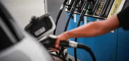 Carburanti, nuovi rialzi dei prezzi: diesel a 2,459 euro in autostrada