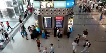 Etna, l&rsquo;aeroporto di Catania resta chiuso: prorogata la sospensione dei voli