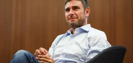 Alessandro Di Battista dopo la fake news sulla sua morte: &ldquo;Speriamo bene&rdquo;